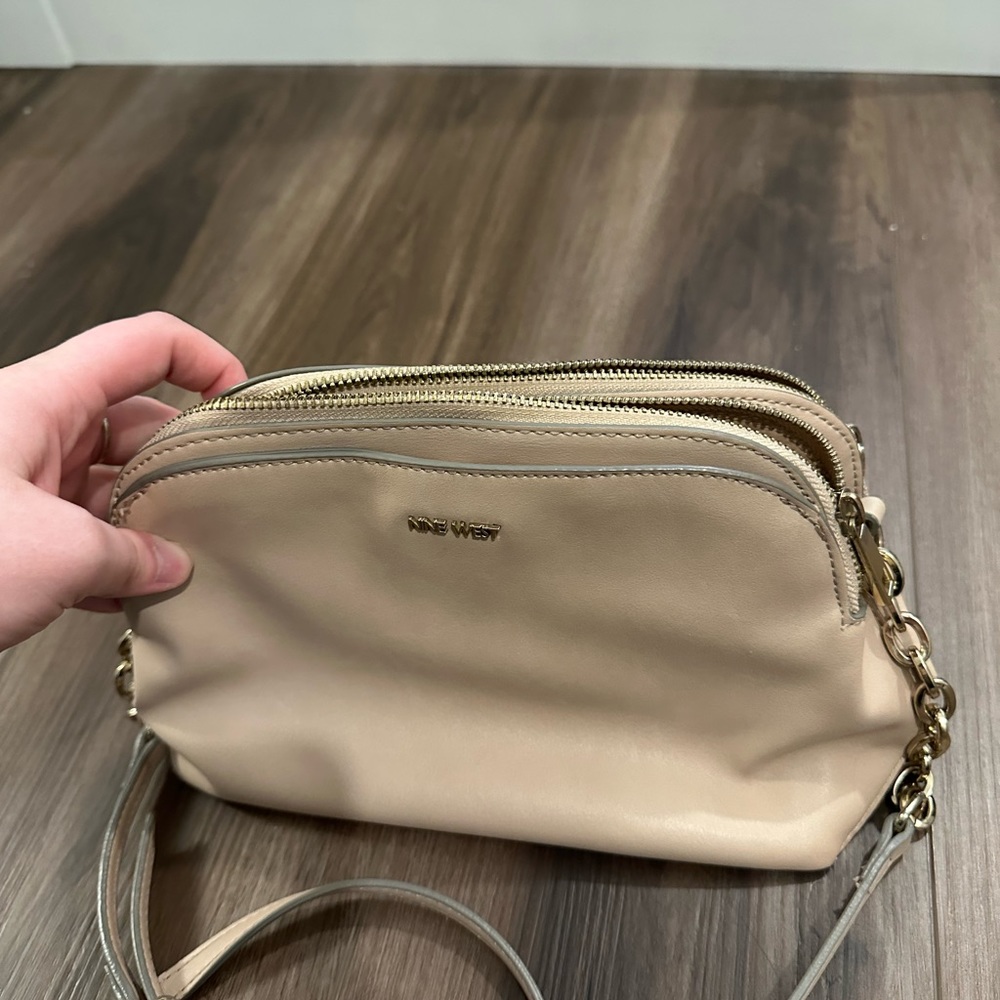 Older Nine West Cream/pink crossbody